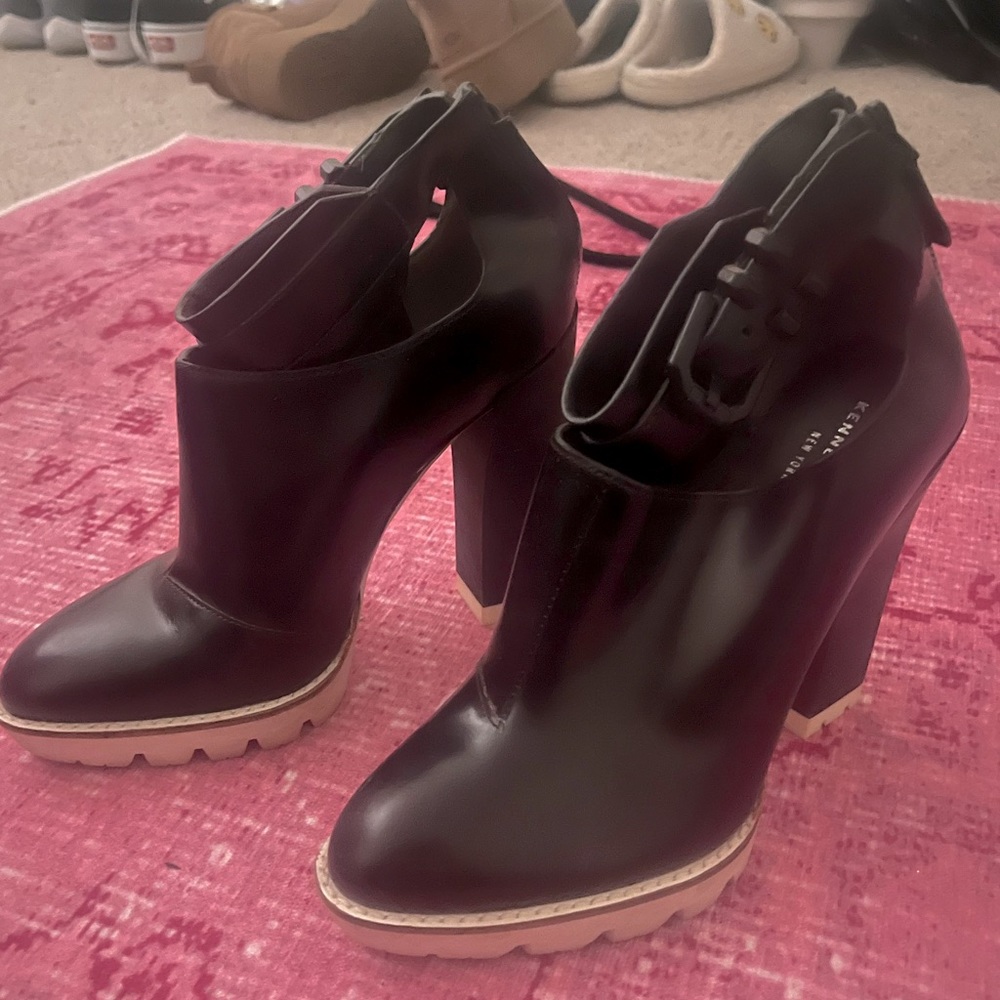 Kenneth Cole heels with strap & open back SIZE 6